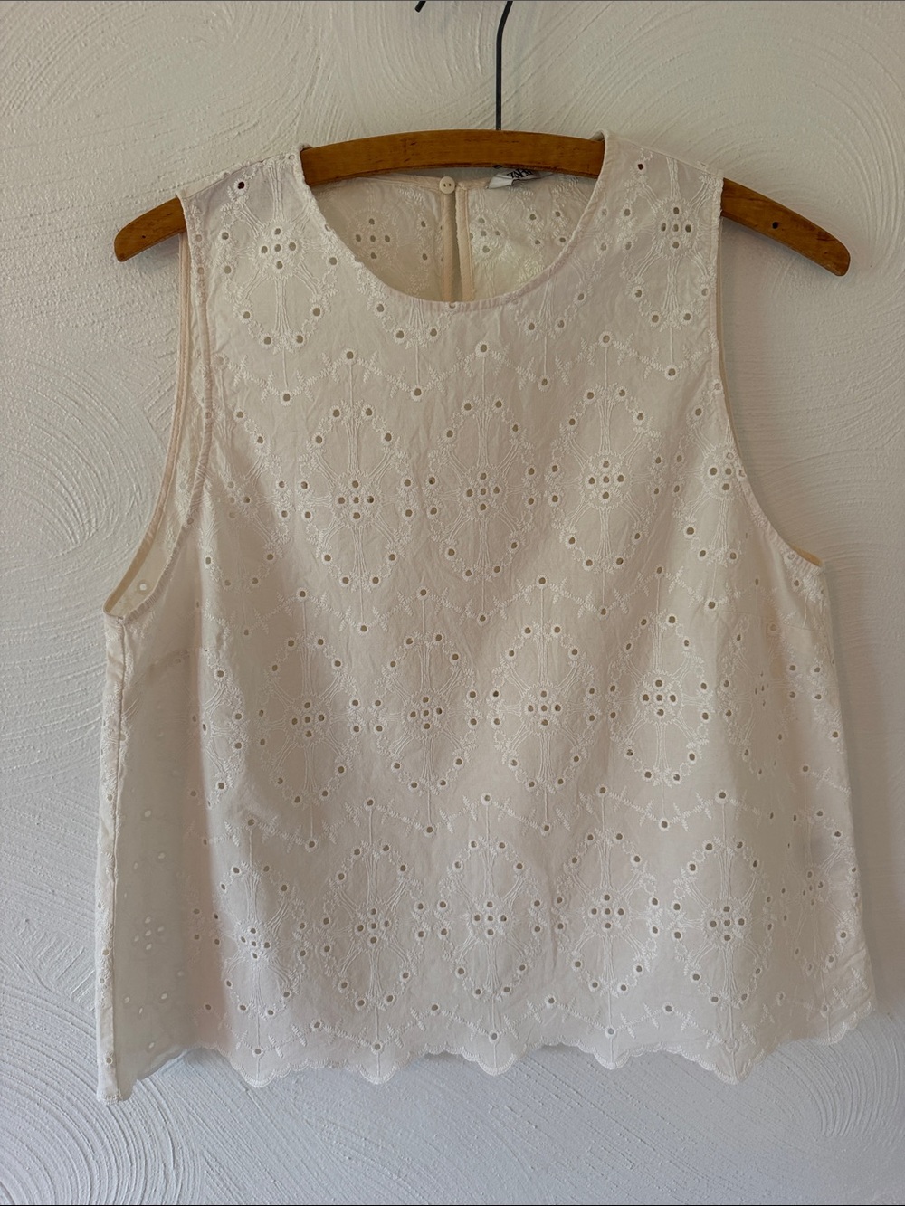 Zara Cream Eyelet Sleeveless Tank.  Size Large.